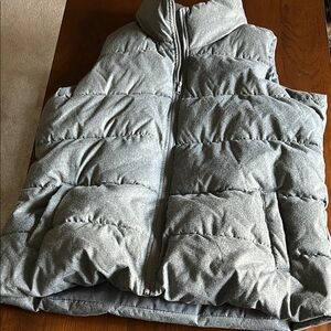 NWT Old Navy Gray Puffer Vest 2 front pockets - XL Tall